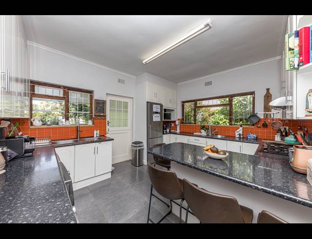 4 BEDROOM HOUSE TO LET IN NEWLANDS